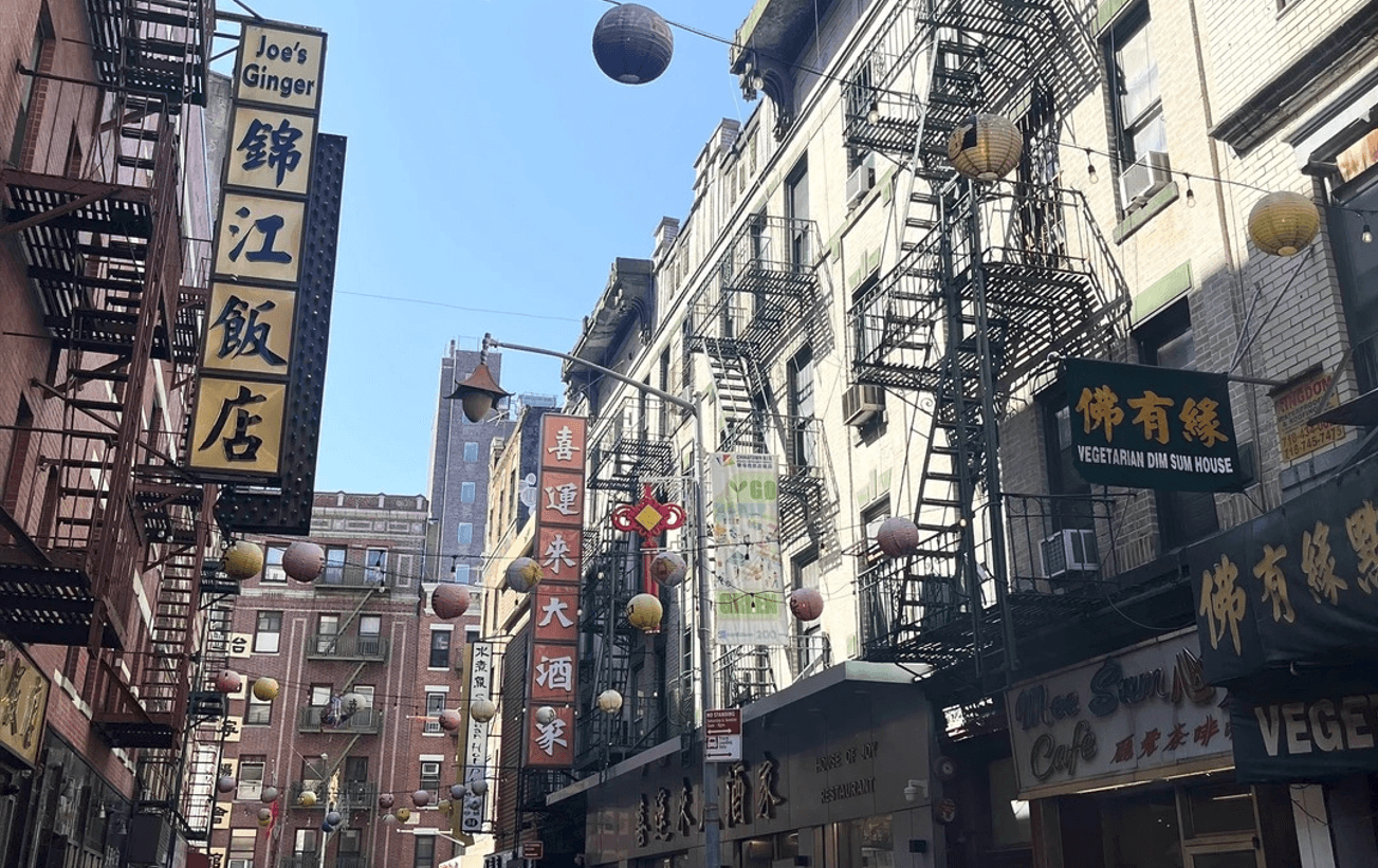 Many shops in the Chinatown of New York use Traditional Chinese, instead of Simplified Chinese