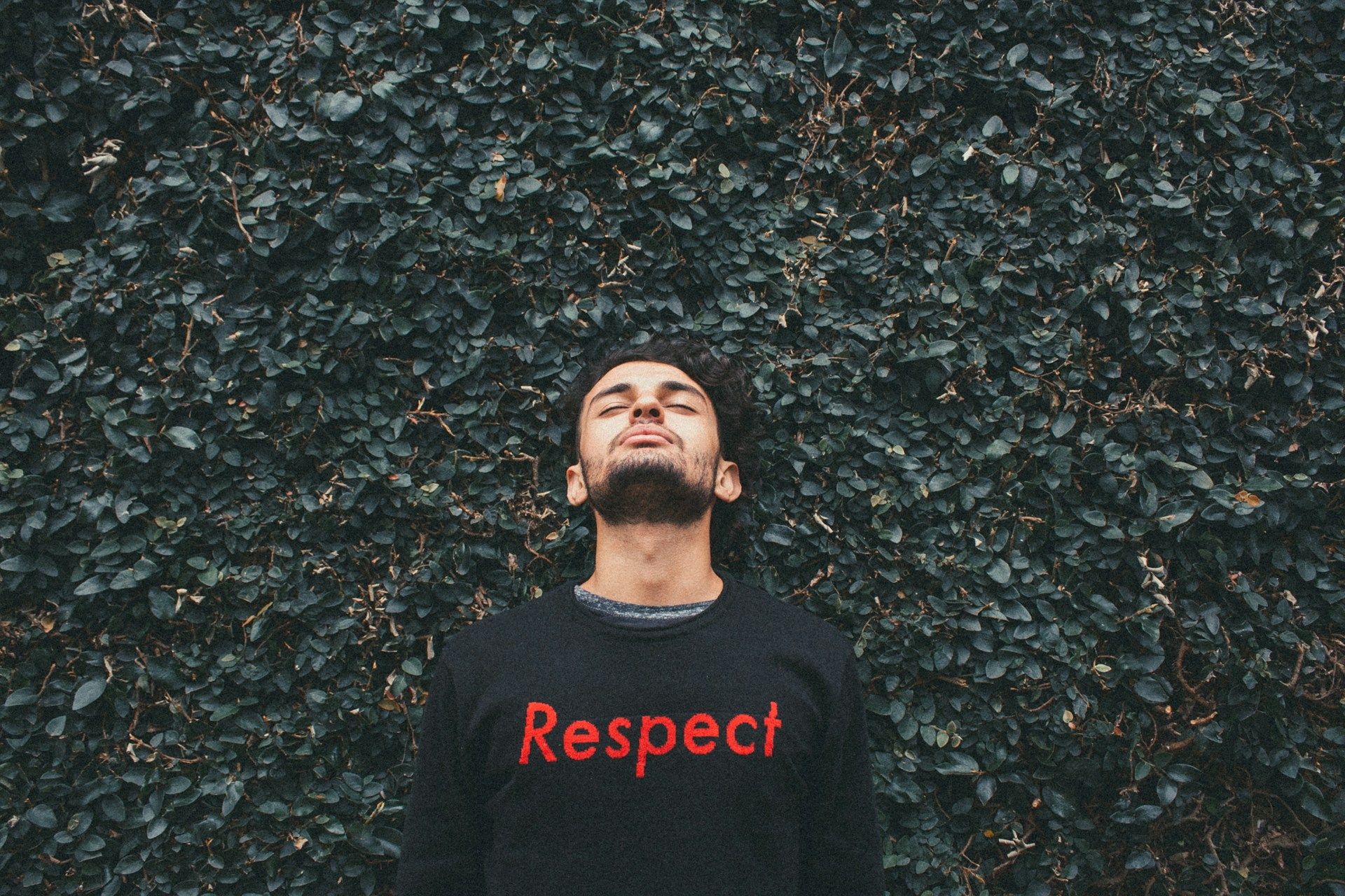 A guy wearing a sweater that says 'respect', which is exactly what sonkeigo, japnese honorific language,is used to show 