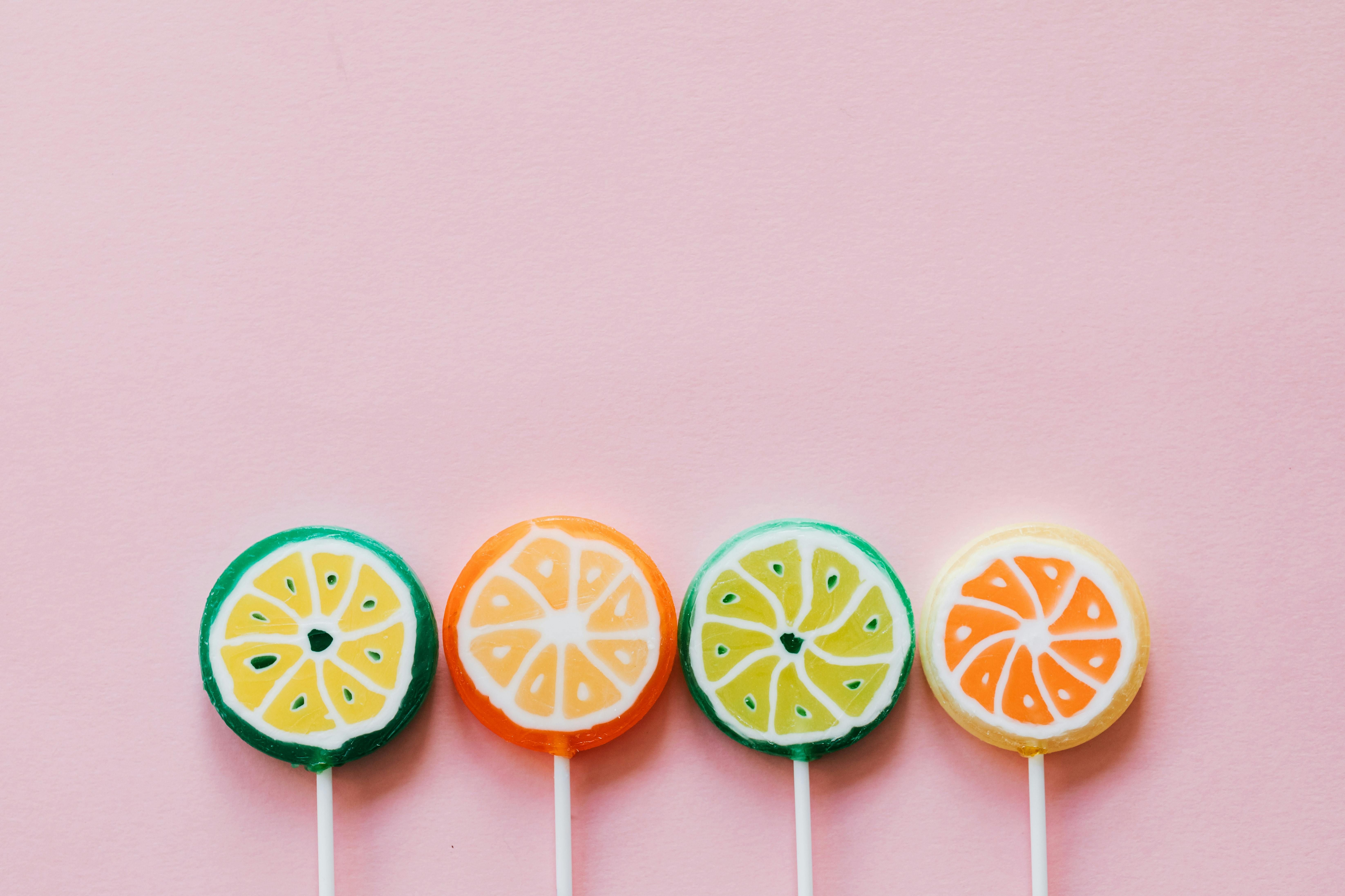 Four lollipops in a row, which coincidentally represent por que, porque, por qué, and porqué in Spanish